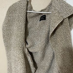 Love Tree Sherpa Pullover Vest Medium